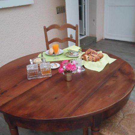 A La Cerisaie Bed & Breakfast Carignan-de-Bordeaux Eksteriør bilde